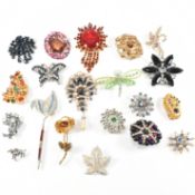 COLLECTION OF VINTAGE & MODERN GEM SET BROOCHES