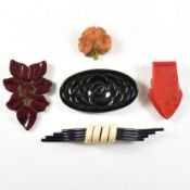COLLECTION OF EARLY PLASTIC BAKELITE BROOCHES CLIPS & BUCKLE