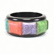 1960S VINTAGE BAKELITE & LUCITE BANGLE