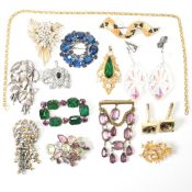 COLLECTION OF VINTAGE JEWELLERY