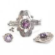 COLLECTION OF SILVER & SYNTHETIC COLOUR CHANGING SAPPHIRE JEWELLERY