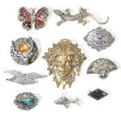 COLLECTION OF VINTAGE BROOCHES