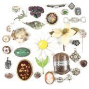 COLLECTION OF VINTAGE JEWELLERY