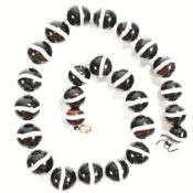 VICTORIAN BANDED AGATE BEADED NECKLACE