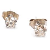 PAIR OF DIAMOND STUD EARRINGS