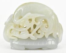 QING JADE CRANE AND TURTLE CARVING 清 青玉 龟鹤齐寿把件