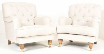 PAIR OF CONTEMPORARY HIGH-END DESIGNER BUTTON BACK ARMCHAIRS