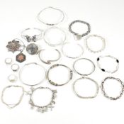 ASSORTED COLLECTION OF SILVER & GEM SET JEWELLERY