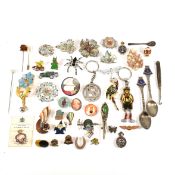 COLLECTION OF BROOCHES & STICK PINS & ACCESSORIES