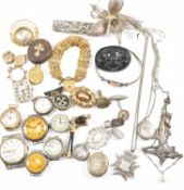 COLLECTION OF 19TH & 20TH CENTURY JEWLLERY & WATCHES