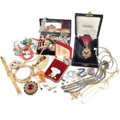 LARGE COLLECTION OF SILVER & COSTUME JEWELLERY
