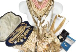 COLLECTION OF COSTUME JEWELLERY & WATCH
