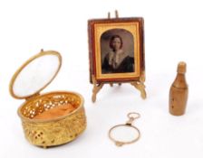 COLLECTION 19TH CENTURY CURIOS - AMBROTYPE - JEWELLERY CASKET - VESTA