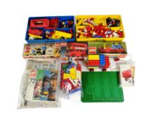 LEGO - COLLECTION OF VINTAGE LEGO BRICKS & SETS