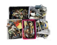 STAR WARS - LARGE COLLECTION OF ASSORTED ACTION FIGURES & PLAYSETS