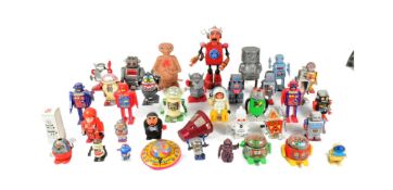 RETRO TOYS - COLLECTION OF ASSORTED WIND-UP ROBOTS