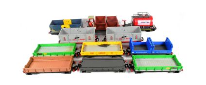 PLAYMOBIL - COLLECTION OF PLAYMOBIL LOCOMOTIVE CARRIAGES
