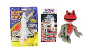 COLLECTION OF ASSORTED VINTAGE TOYS