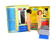 SINDY - VINTAGE PEDIGREE SINDY DOLLS & CONTINENTAL HOTEL CASE