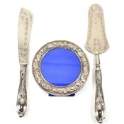 HALLMARKED SILVER PHOTOGRAPH FRAME T/W 800 MARKED SLICE & KNIFE