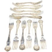 GEORGE III HALLMARKED SILVER MATCHED SET OF 12 QUEENS PATTERN FORKS