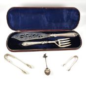 HALLMARKED VICTORIAN SILVER FISH SERVING SET T/W TONGS & SPOON tbv
