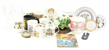 MIXED COLLECTION OF COMMEMORATIVE ITEMS TO INCLUDE CERAMICS GLASSES AND BOOKS
