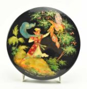 1970S RUSSIAN HAND PAINTED 'MAN AND A PHOENIX' SNUFF BOX, SIGNED