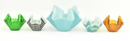 COLLECTION OF FIVE VINTAGE MID CENTURY HANDKERCHIEF GLASS VASES
