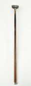 EARLY 20TH CENTURY MOTHER OF PEARL & HORN BACK SCRATCHER ON MAHOGANY HANDLE