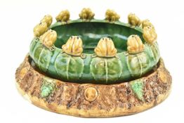 20TH CENTURY MAJOLICA GLAZED BOWL ON STAND WITH TWELVE FROGS ON RIM