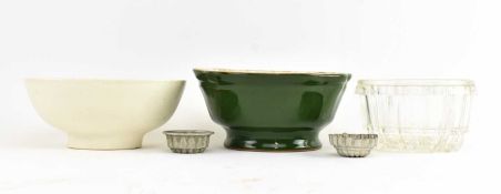 COLLECTION OF FIVE CAKE JELLY MOULDS INCLUDING CERAMIC / GLASS AND TIN MOULDS
