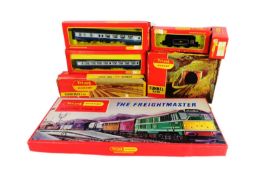 MODEL RAILWAY - COLLECTION OF HORNBY OO GAUGE LOCOMOTIVES AND ACCESSORIES