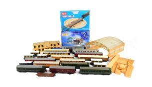 MODEL RAILWAY - OO GAUGE MODEL RAILWAY ROLLING STOCK & ACCESSORIES
