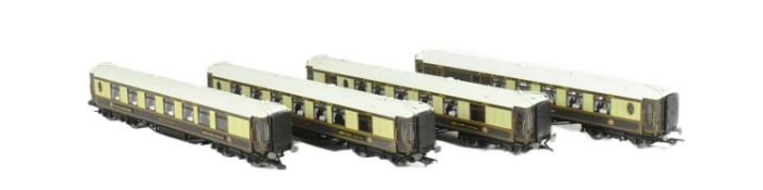 MODEL RAILWAY - X4 HORNBY OO GAUGE PULLMAN CARRIAGES