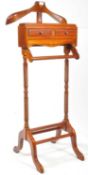 20TH CENTURY GENTLEMAN'S MAHOGANY VANITY BUTLERS STAND