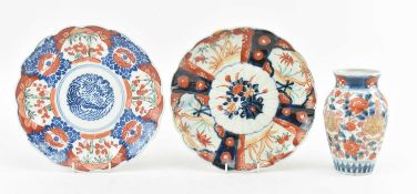 COLLECTION OF THREE 19TH C & LATER JAPANESE IMARI CERAMIC ITEMS