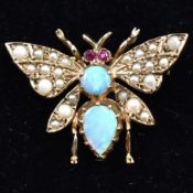HALLMARKED 9CT GOLD OPAL RUBY & PEARL BEE BROOCH PIN