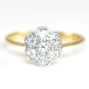 18CT GOLD & DIAMOND CLUSTER RING