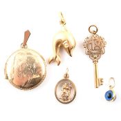 COLLECTION OF GOLD NECKLACE PENDANTS & CHARMS