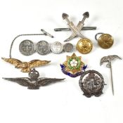 COLLECTION OF MILITARY & VICTORIAN BROOCH PINS & BUTTONS