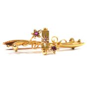 EDWARDIAN 15CT GOLD RUBY & DIAMOND BAR BROOCH PIN