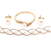COLLECTION OF 9CT GOLD & JERSEY PEARL JEWELLERY