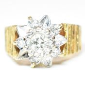 1970S HALLMARKED 18CT GOLD & DIAMOND CLUSTER RING
