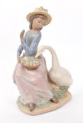 LLADRO - 1979 'GOOSE TRYING TO EAT' NO. 12312 PORCELAIN FIGURINE