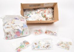 COLLECTION OF KILOWARE POSTAGE STAMPS