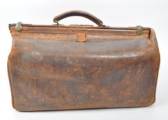 VICTORIAN 19TH CENTURY LEATHER DOCTORS BAG