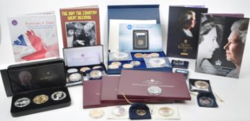 LARGE COLLECTION OF COMMEMORATIVE COINS