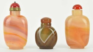THREE QING DYNASTY / REPUBLIC AGATE SNUFF BOTTLES 清/民国 玛瑙鼻烟壶三个