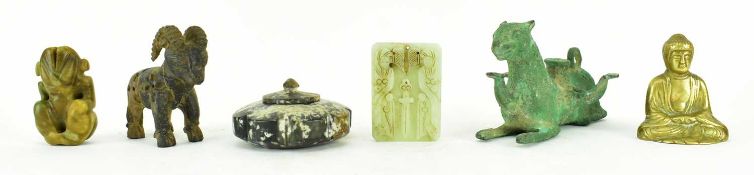 COLLECTION OF SIX CHINESE ORNAMENTS 软石雕刻和铜器六件
